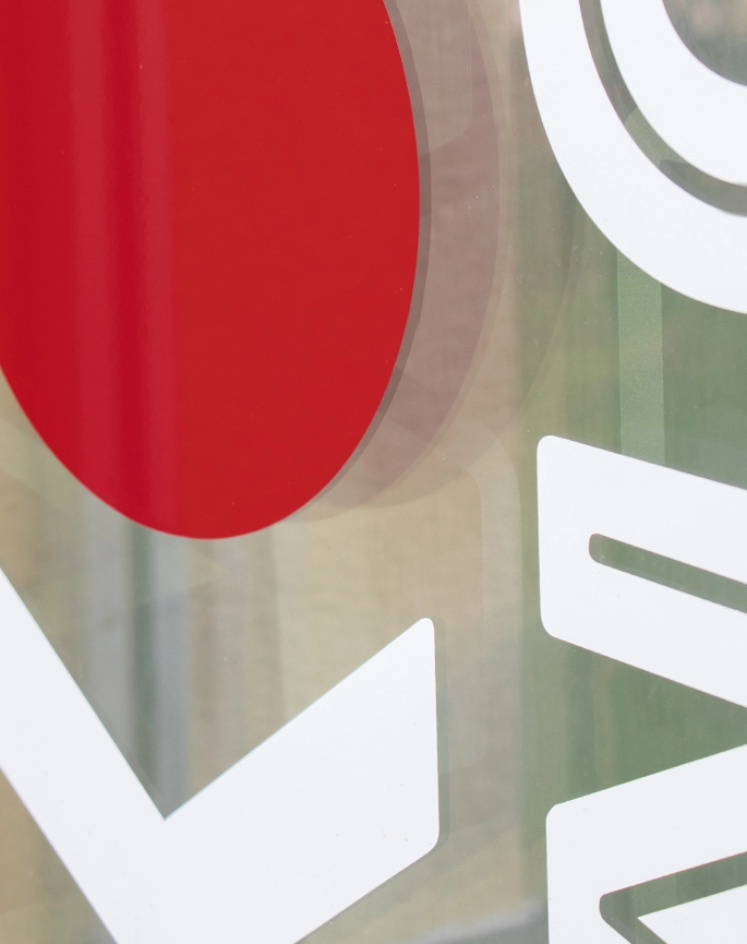 Ansicht der Typografiedesigns einer Fensterbeschriftung im Zoom
